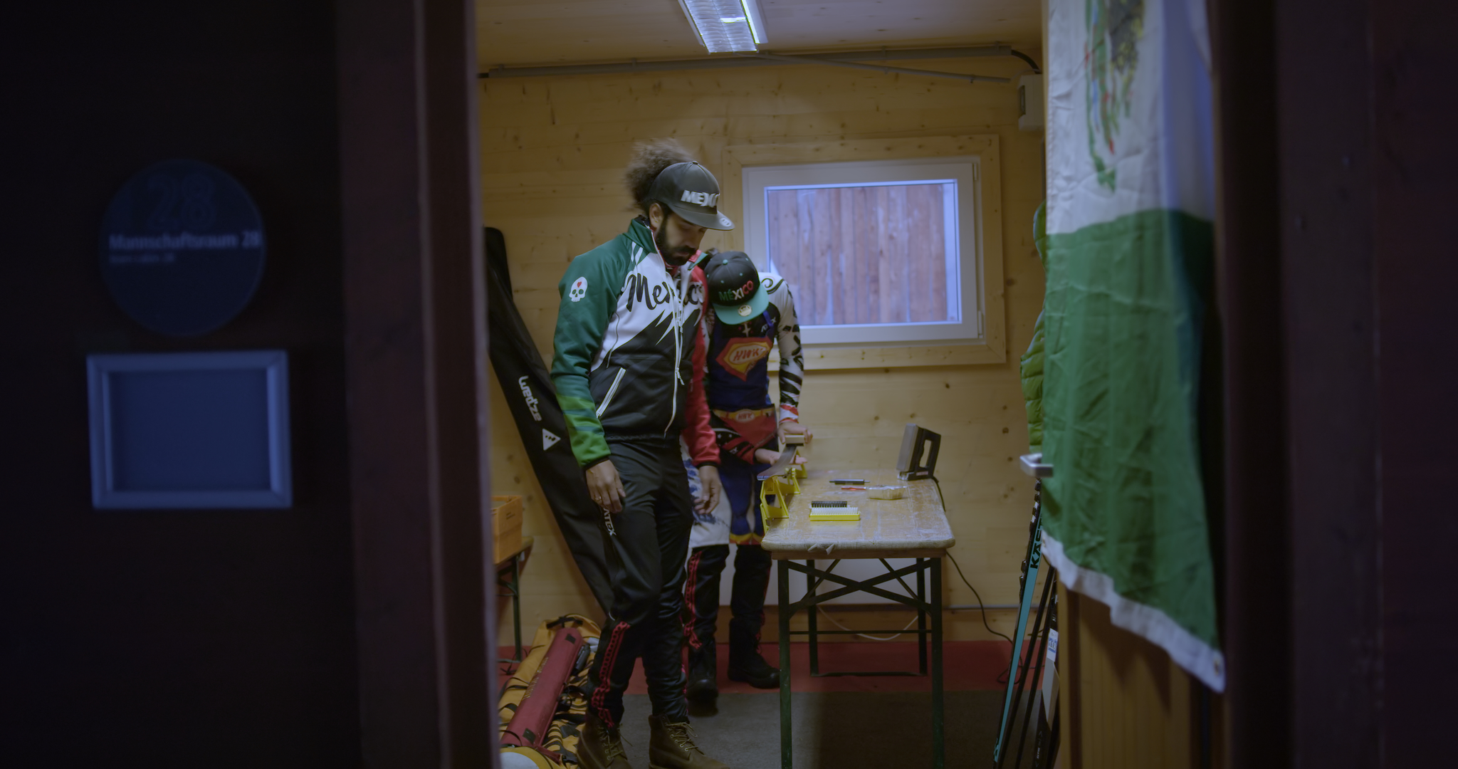 STILL_5